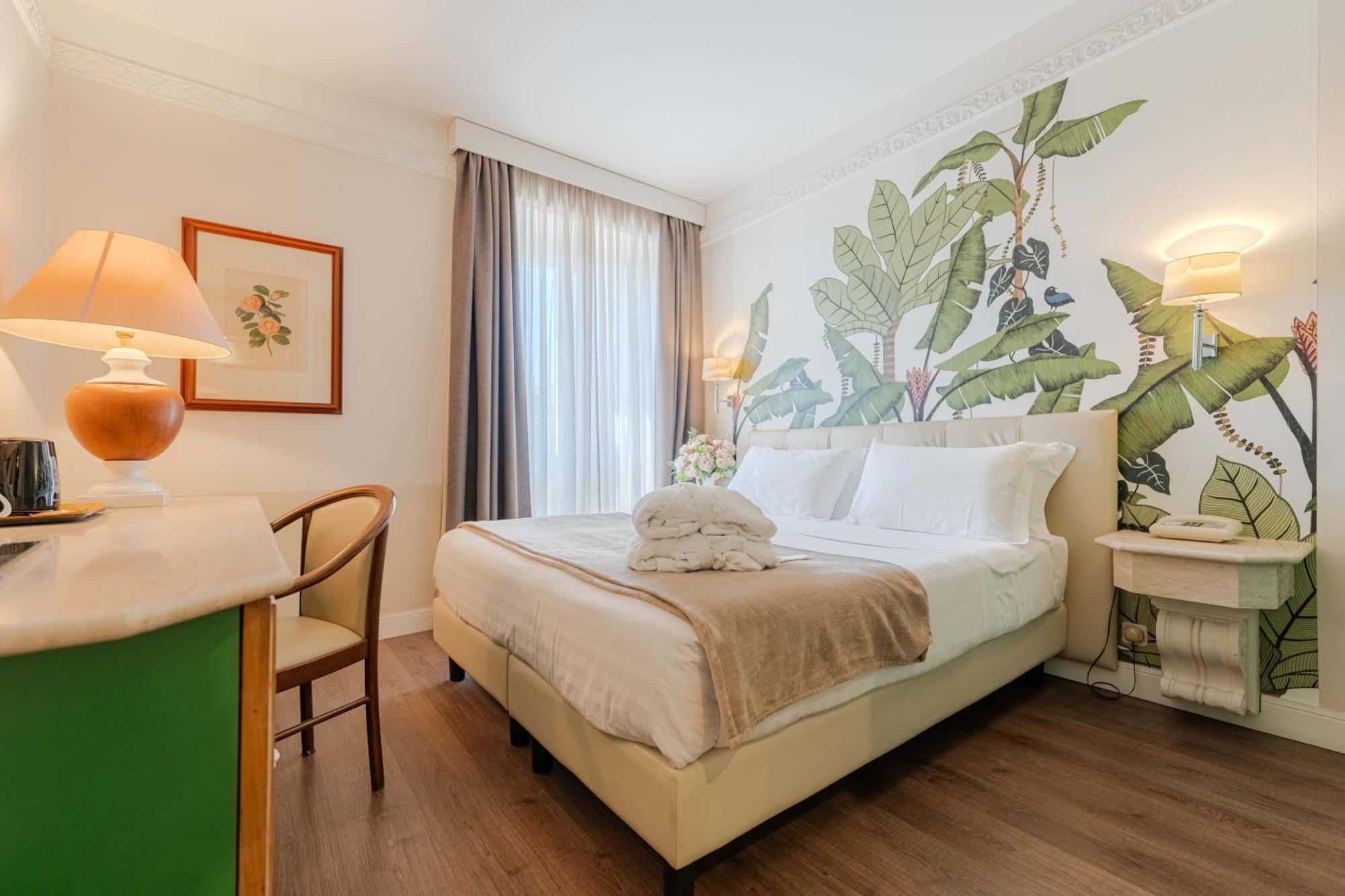 Double or Twin Room Side Sea View