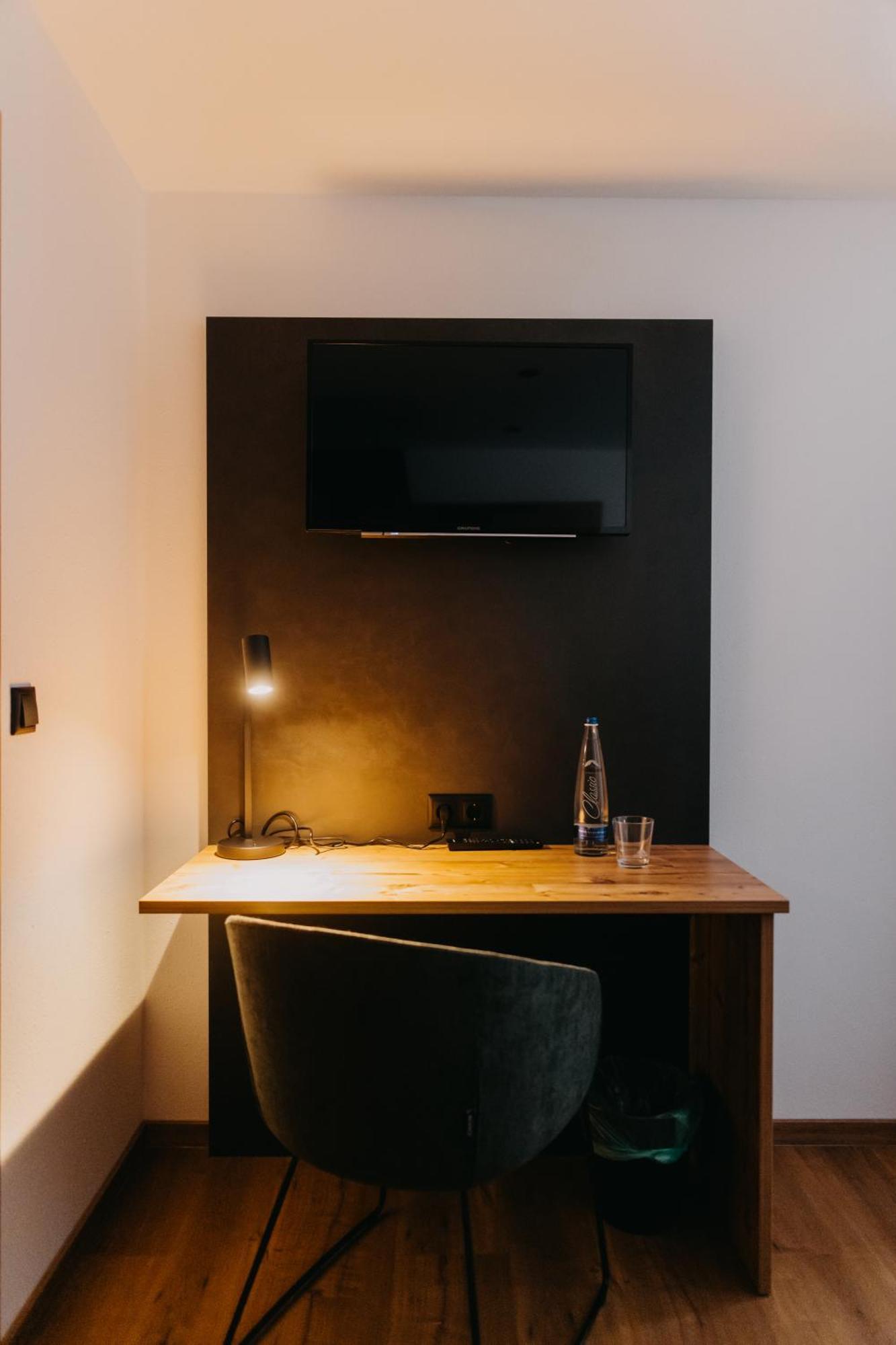 Single Room,1765351093:JPEG