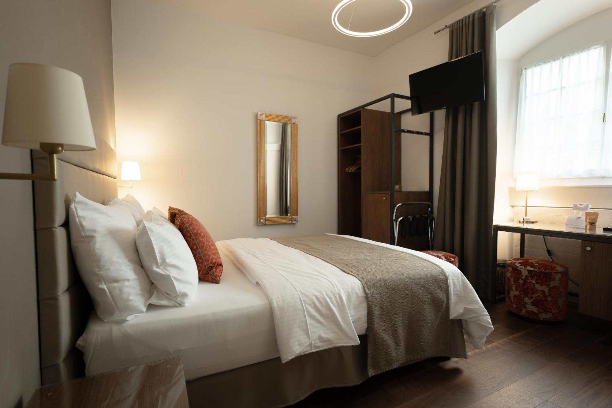 Double room city side 10m2