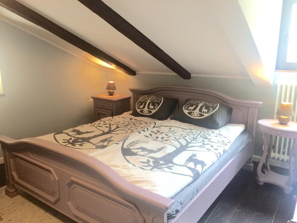 Small Double Room,203886409:JPEG