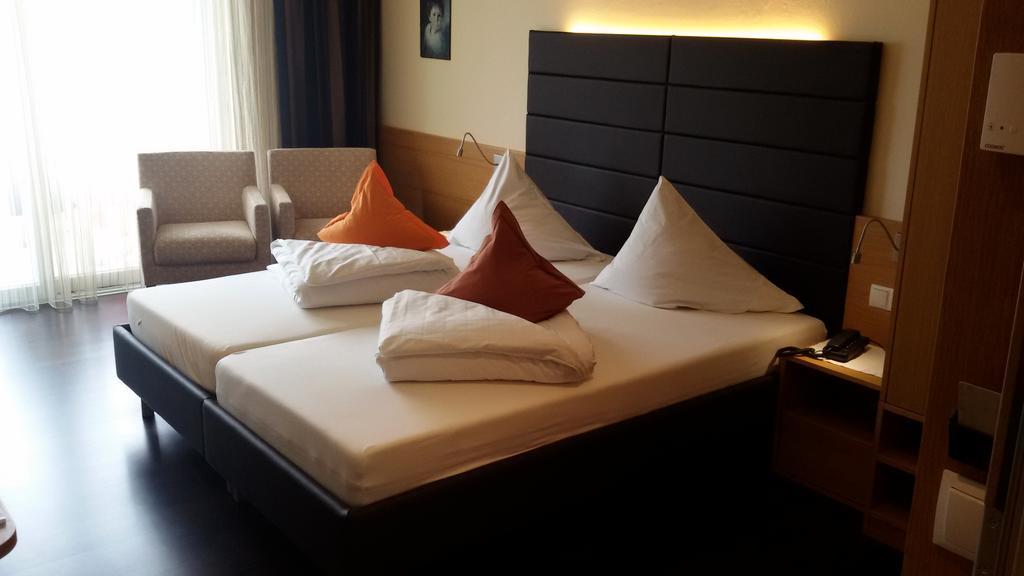 Doppelzimmer mit Balkon