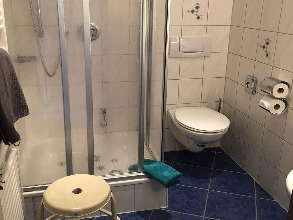 Einzelzimmer mit Balkon