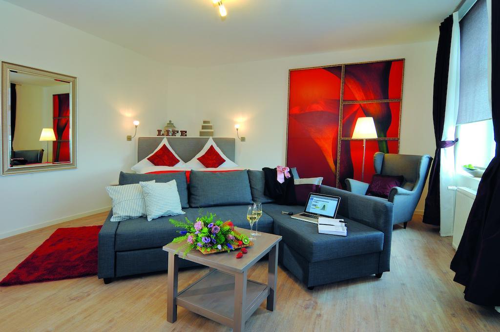 One-Bedroom Queen Suite Sofa Bed