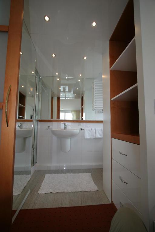 Dreibettzimmer mit Seeblick