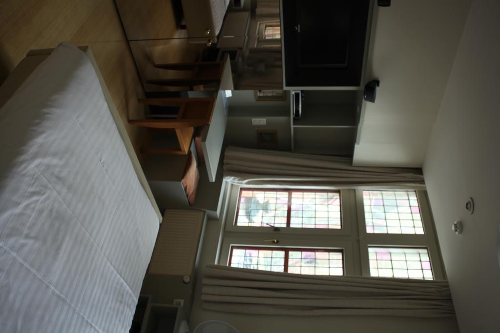 Comfort Queen Room with cathedral View,683616801:JPEG