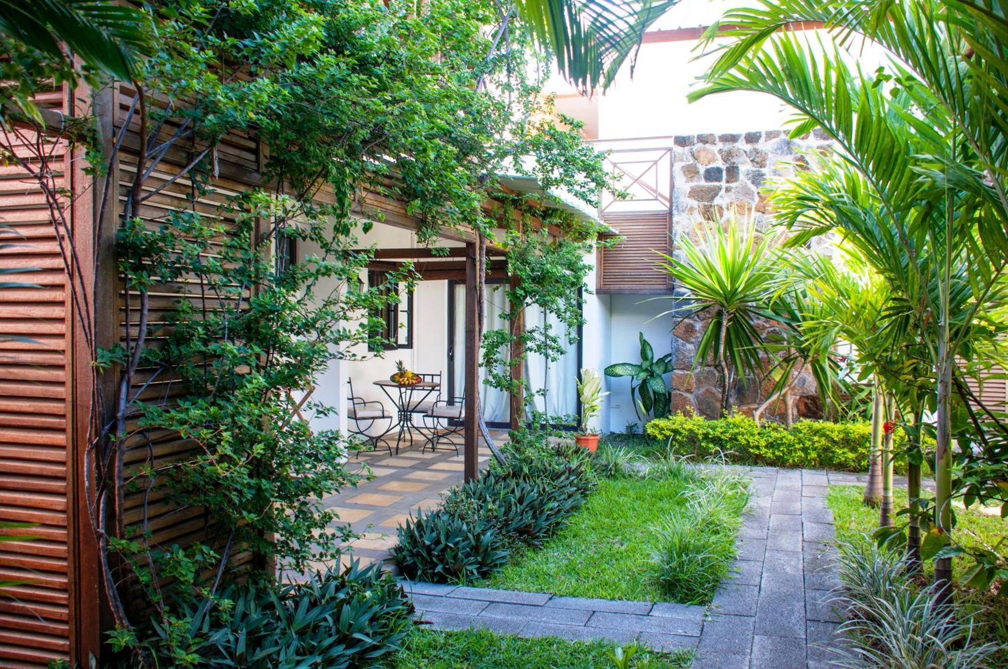 Cocoon Garden Side
