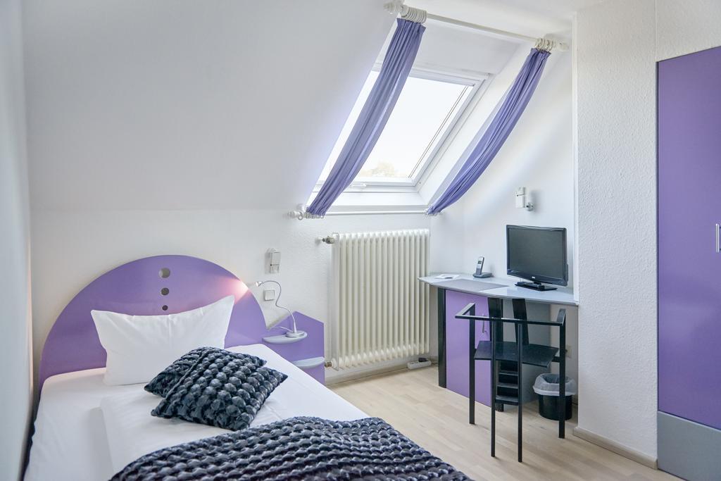Single Room,1705558194:JPEG