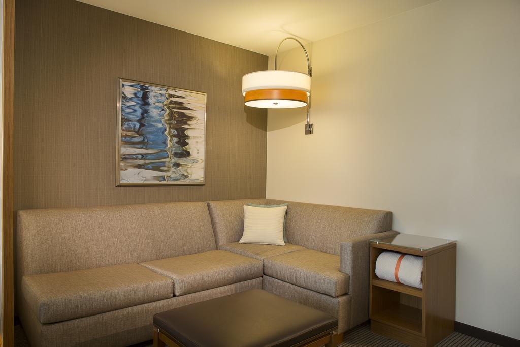 Zimmer mit 2 Queensize-Betten und Schlafsofa - hohe Etage