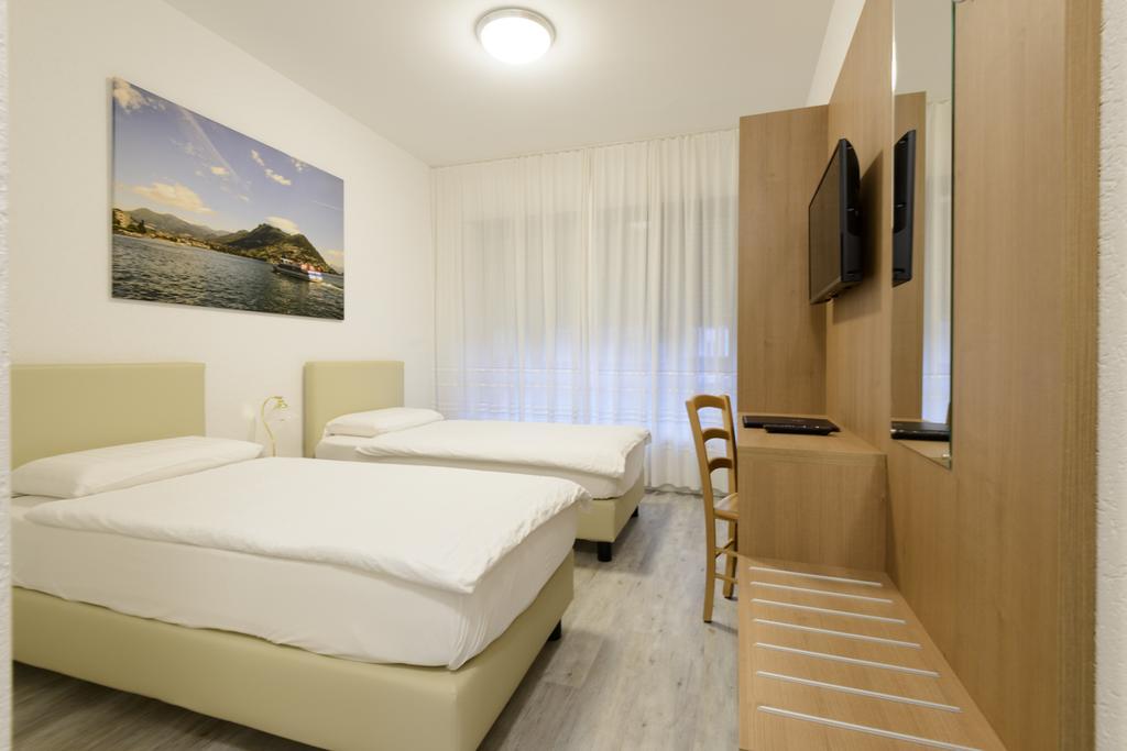 Twin Room,665121546:JPEG