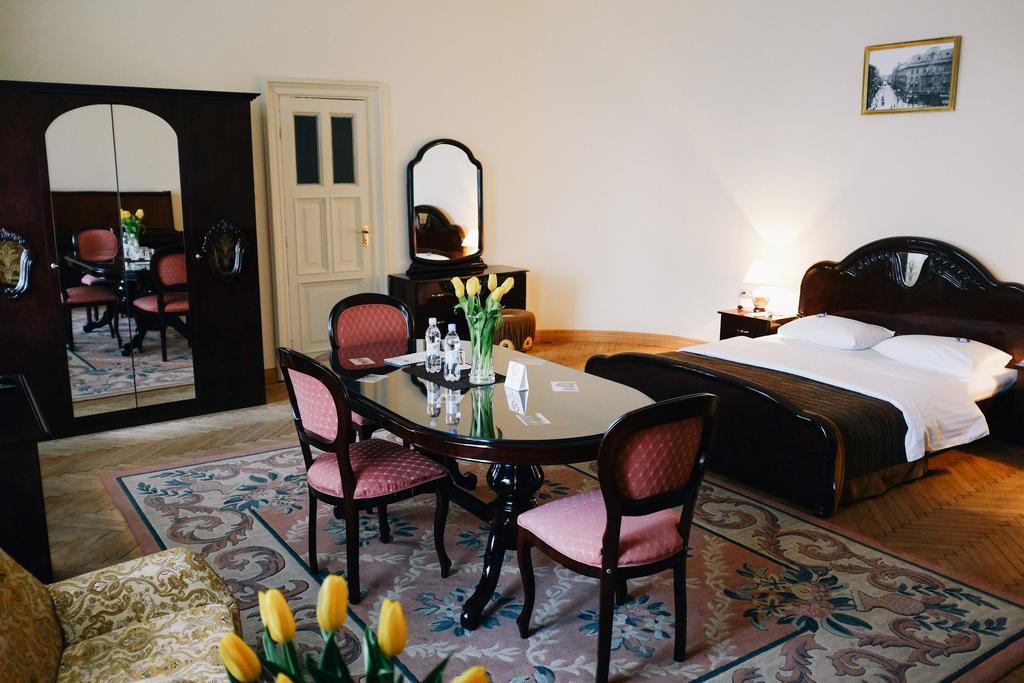 Standard Double or Twin Room,1527845044:JPEG