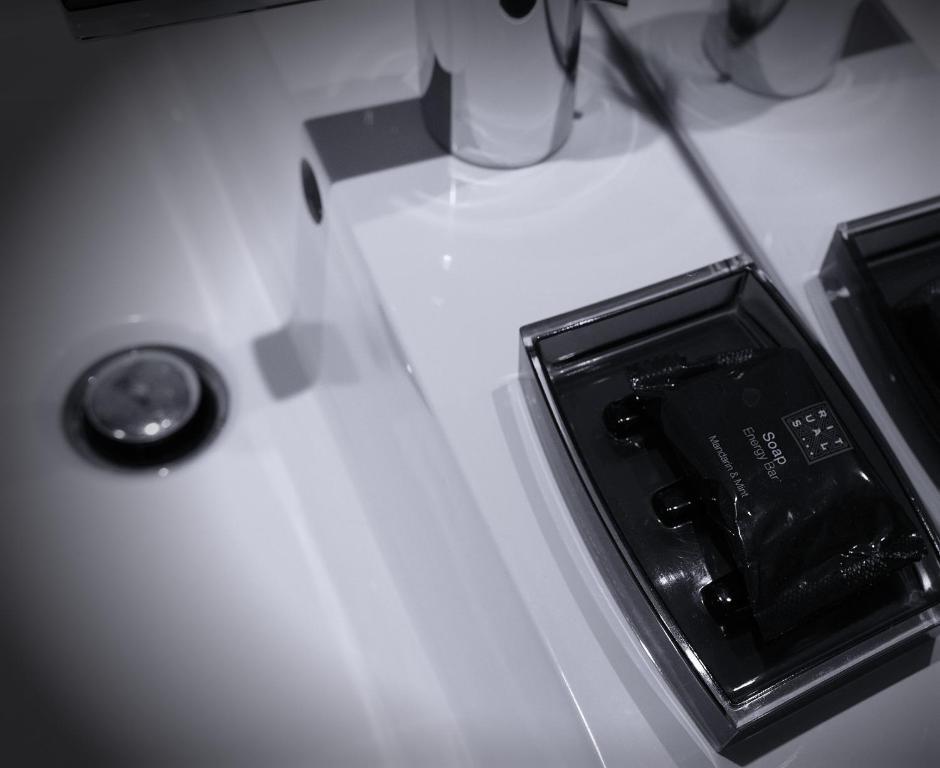 Comfort Zimmer mit Badewanne und Dusche