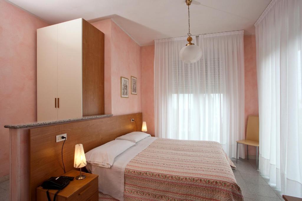 Doppel-/Zweibettzimmer mit Seeblick