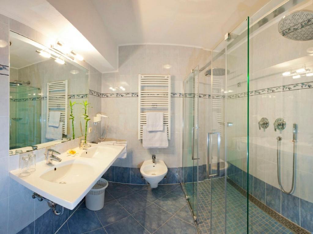 Large Double Room,911121709:JPEG