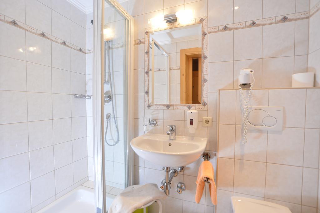 Doppelzimmer mit Balkon