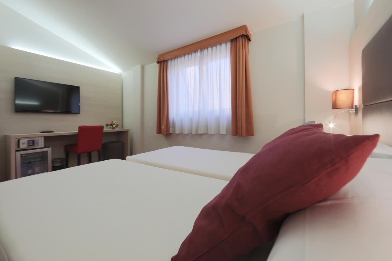 Doppel- oder Zweibettzimmer