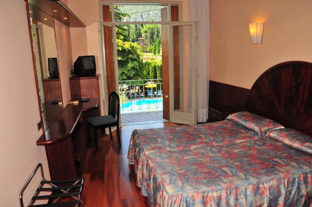 Classic Double or Twin Room Balcony