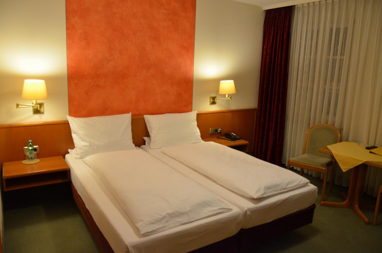 Doppel- oder Zweibettzimmer