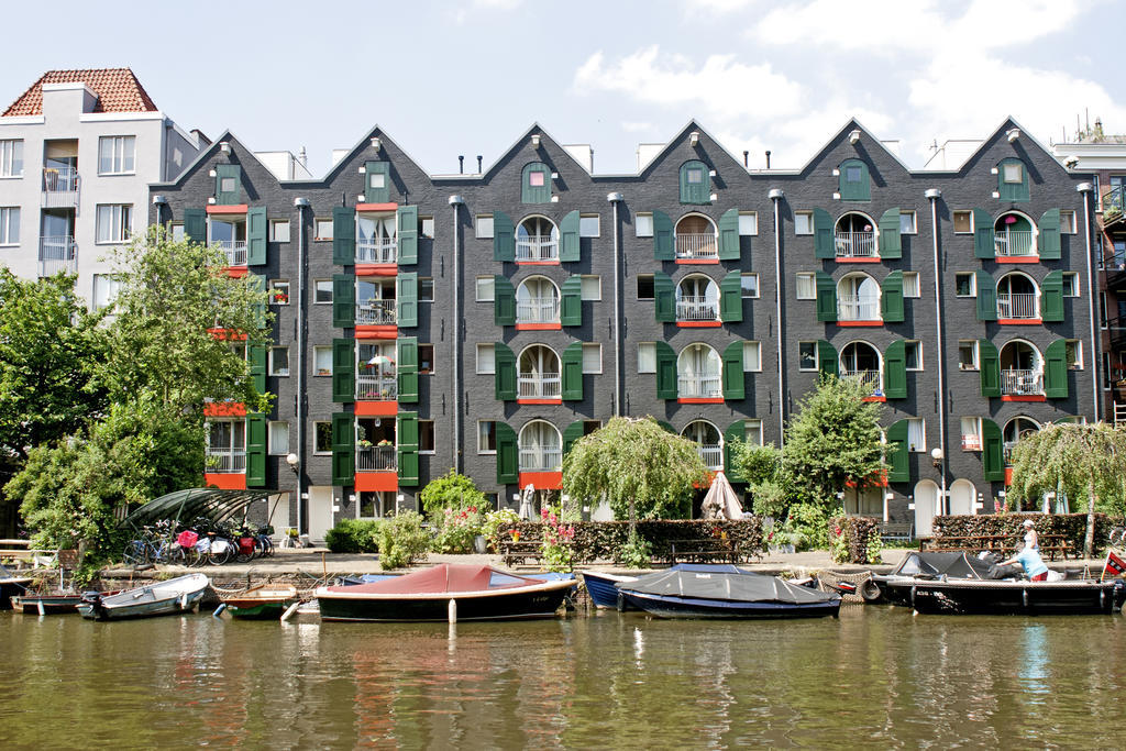 Premium Zimmer mit Doppelbett und Kanalblick
