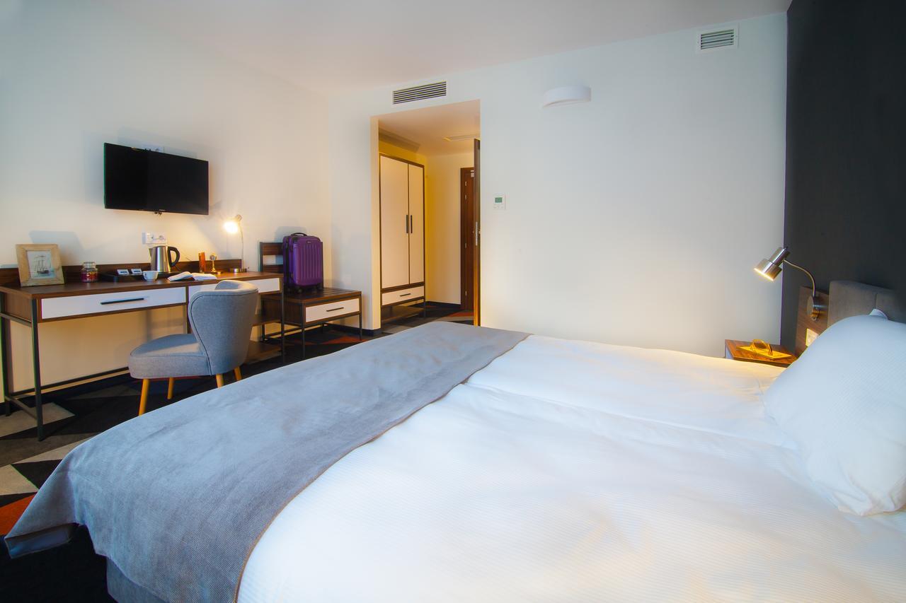 Double Room with Private Bathroom,628251789:JPEG