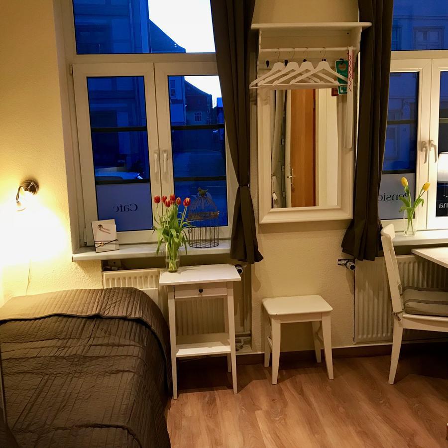 Single Room,631853277:JPEG