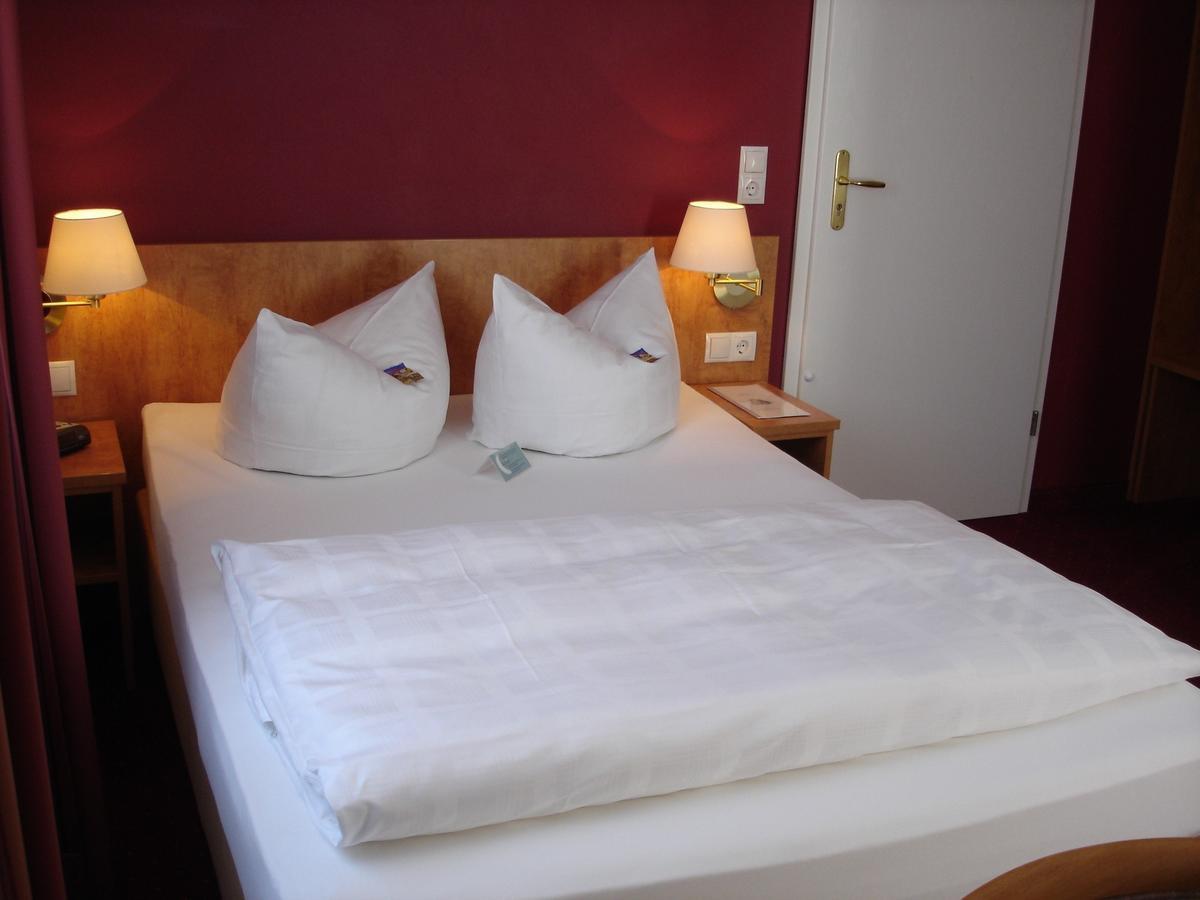 Standard Single Room,639490920:JPEG