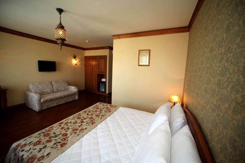 Family Room,805386084:JPEG