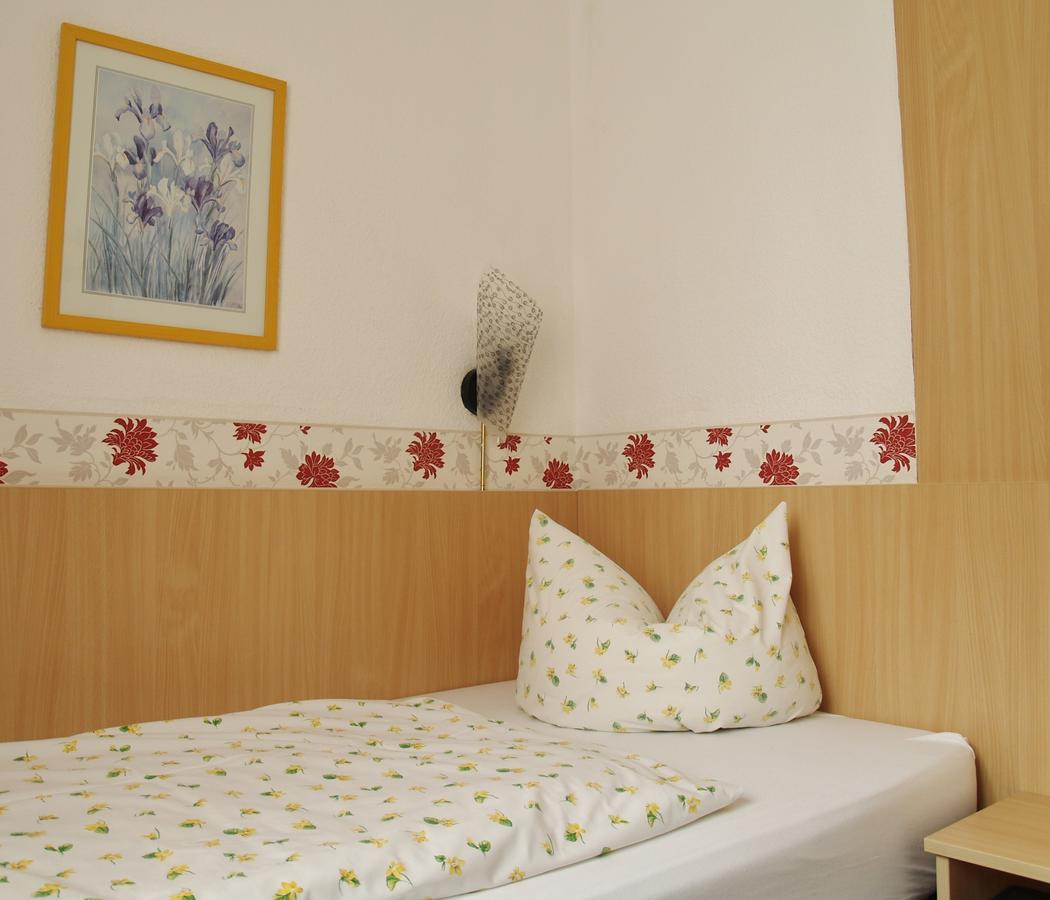 Single Room,642599952:JPEG