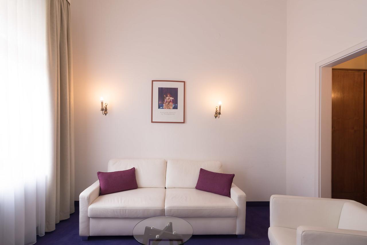 Double Room,645842970:JPEG