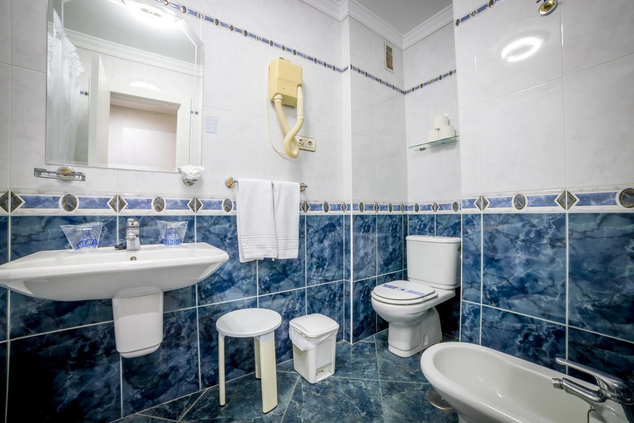 Standard Doppel-/Zweibettzimmer mit Balkon