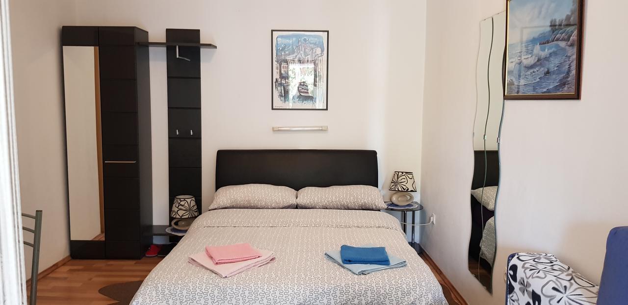 Studio-Apartment mit Balkon
