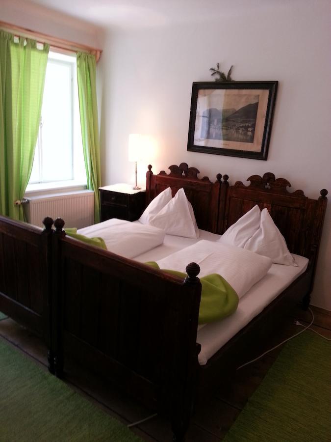 Basic Dreibettzimmer mit Gemeinschaftsbad