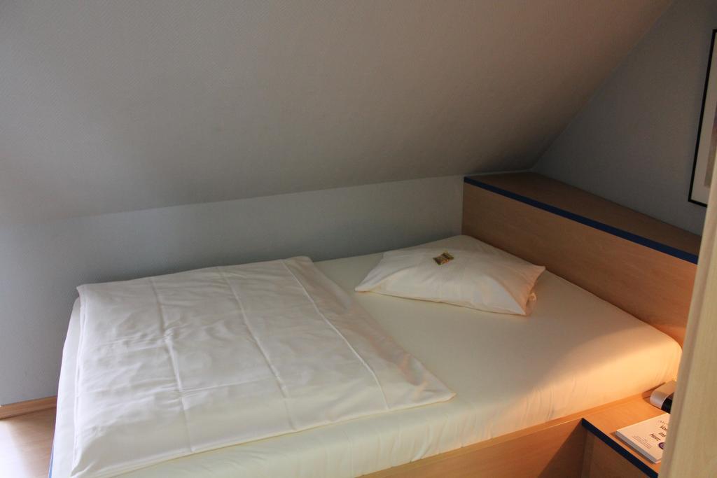 Single Room,68083757:JPEG
