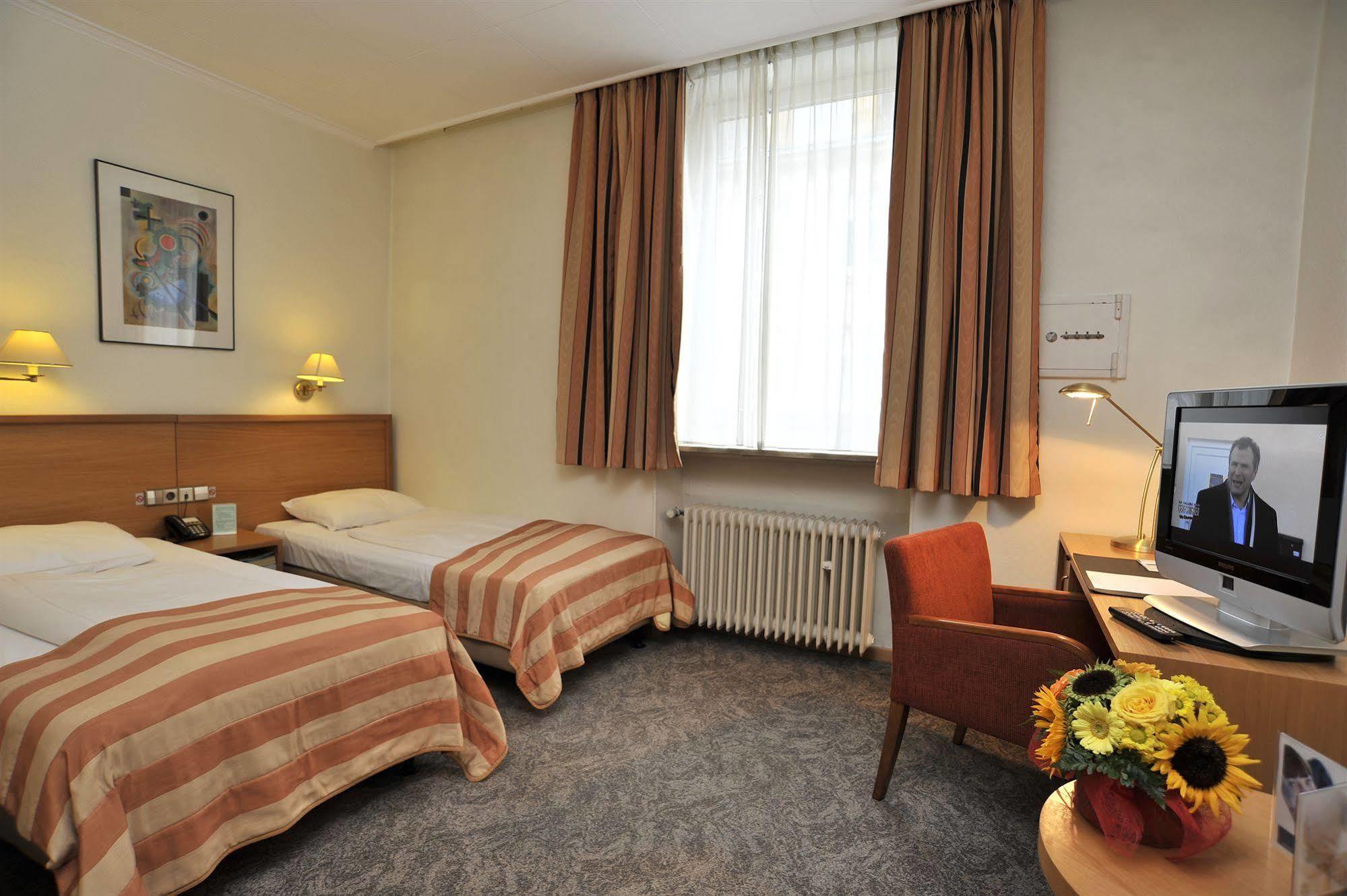 Doppel- oder Zweibettzimmer