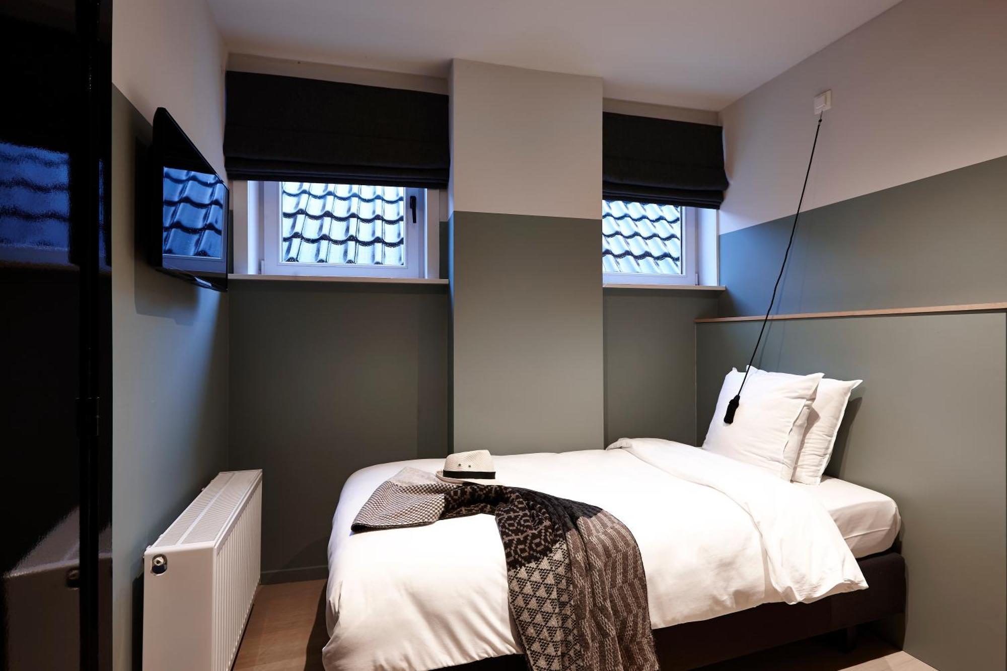 Standard Single Room,683514903:JPEG