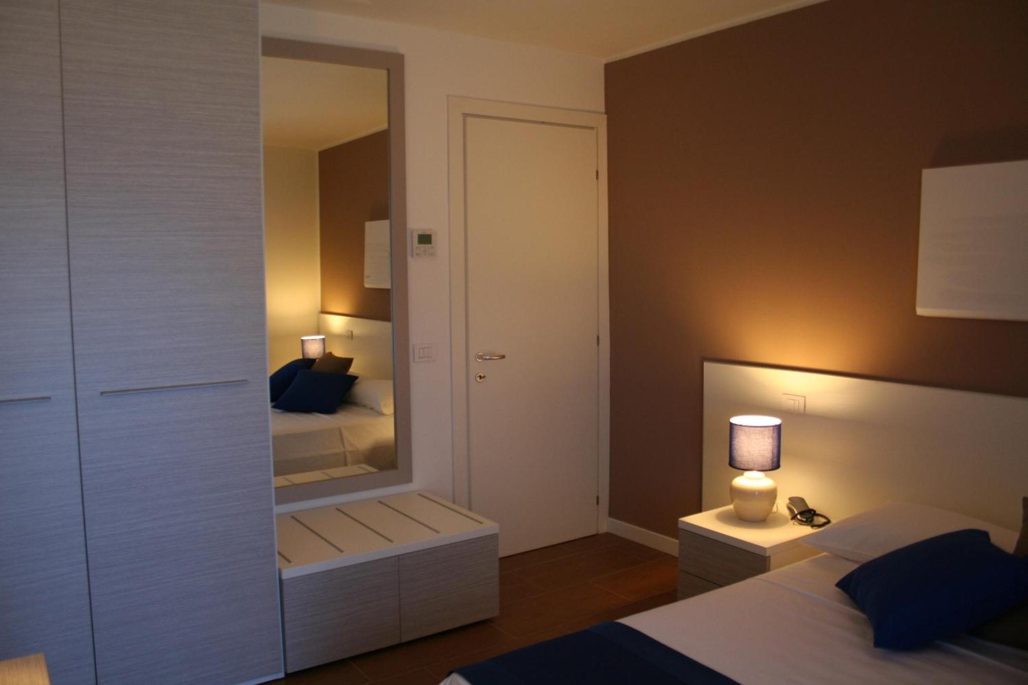 One-Bedroom Apartment (4 Adults),684275448:JPEG