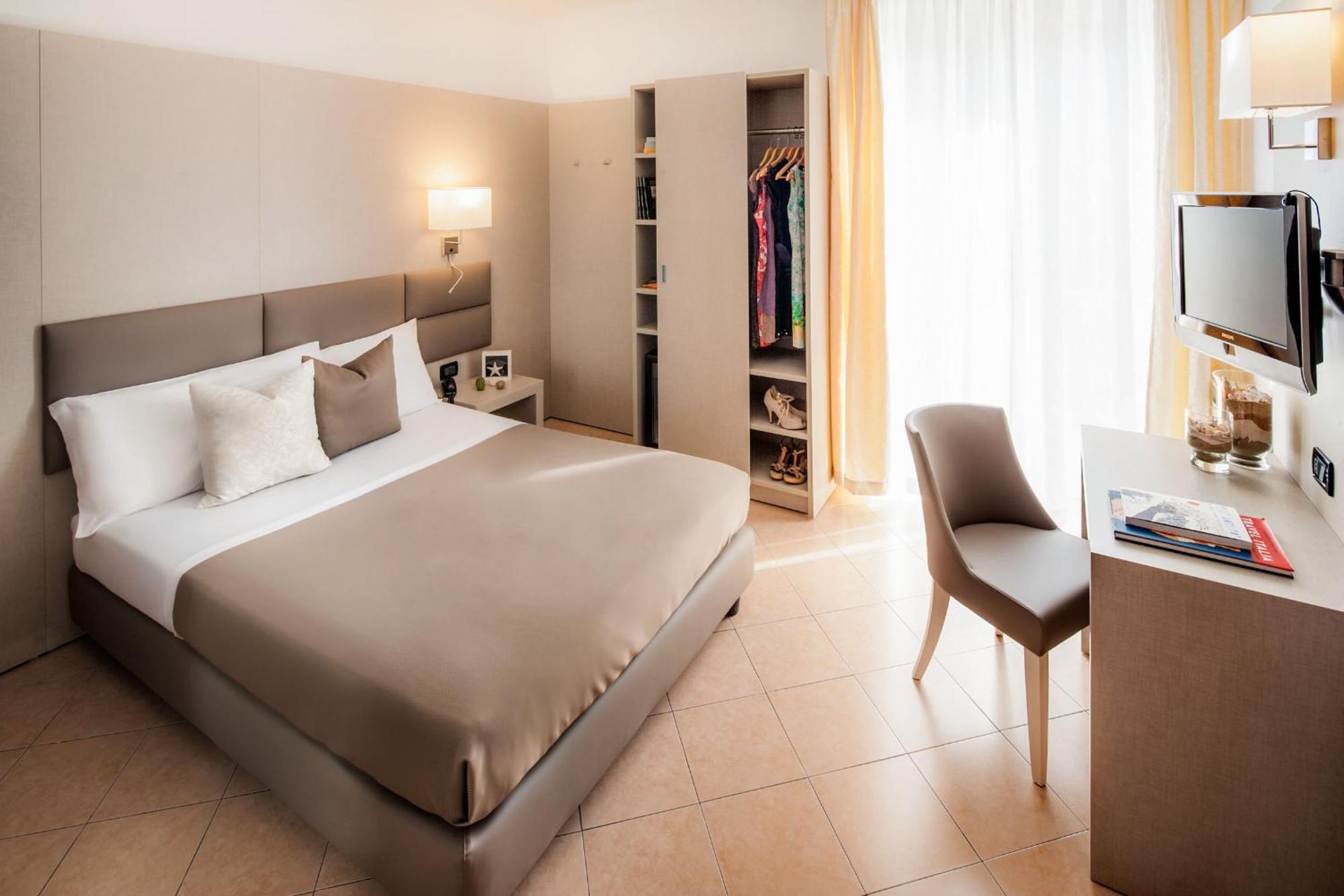 Single Room Lateral Sea View