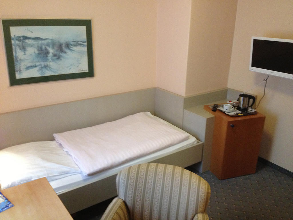 Single Room,69403703:JPEG