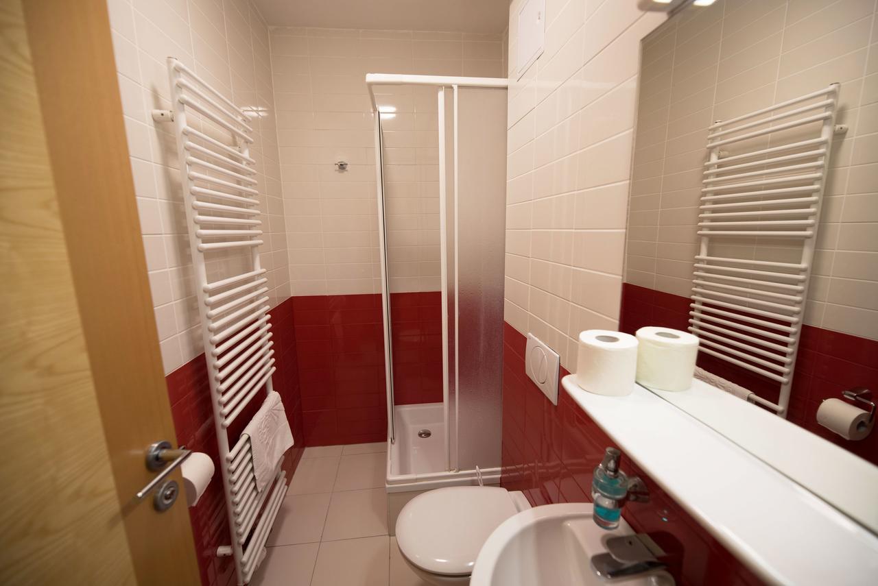 Twin Room,694712457:JPEG