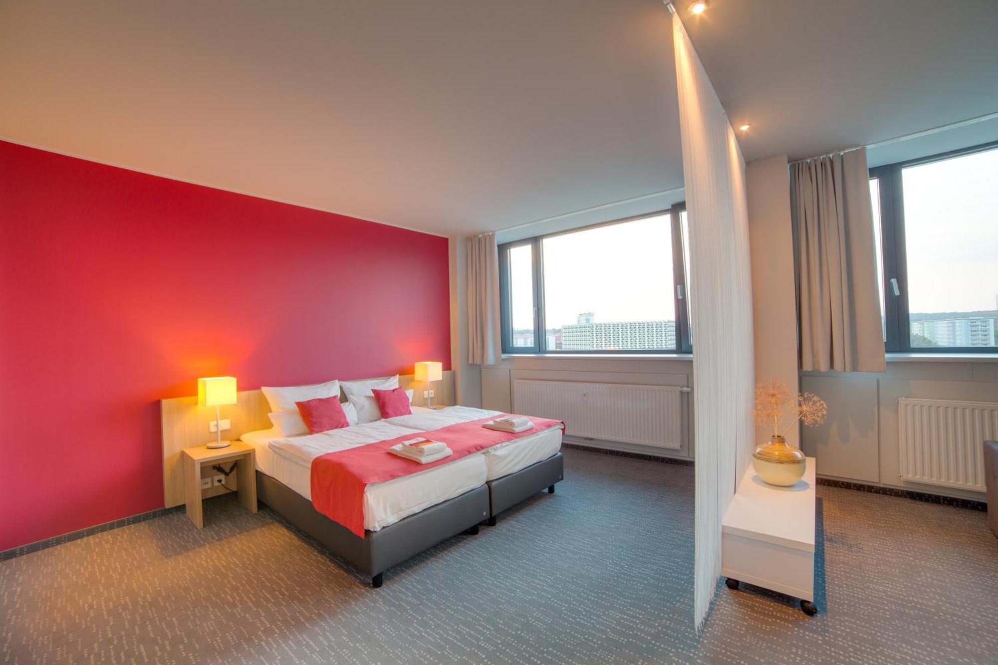 Suite with City View,829876604:JPEG