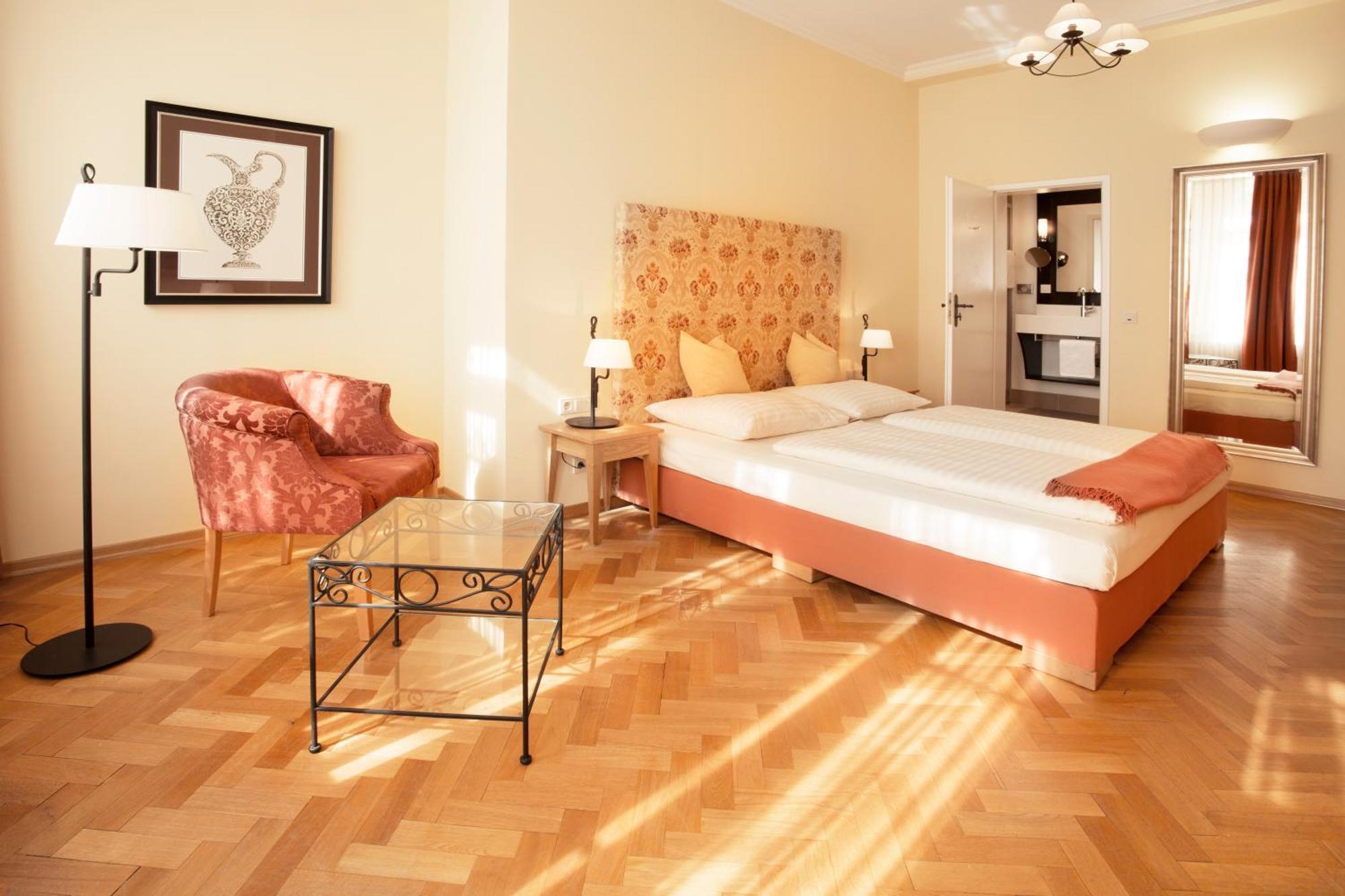 Superior Double or Twin Room,699679663:JPEG