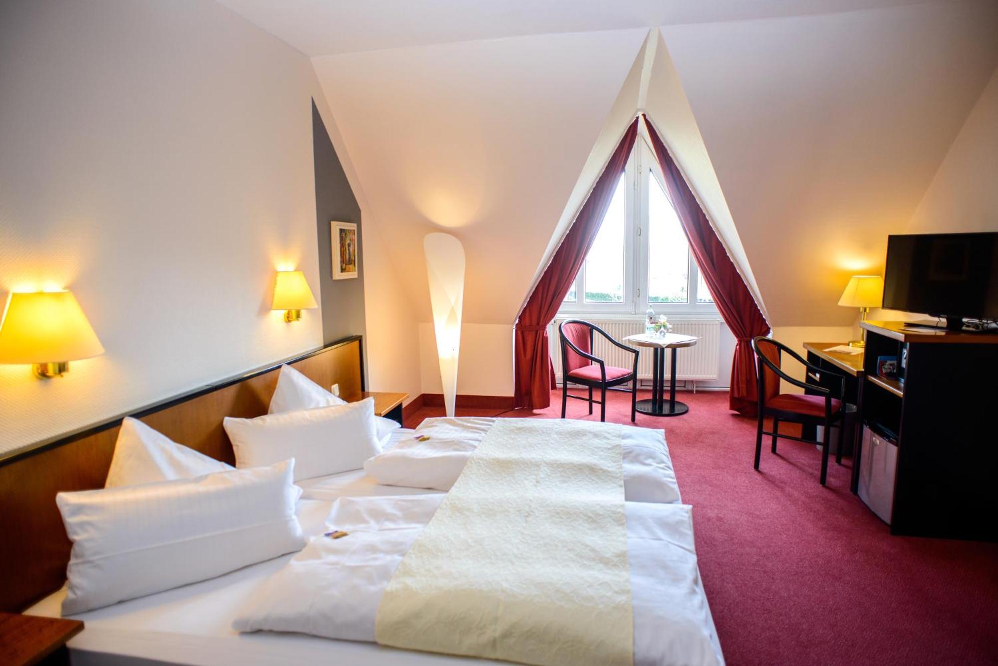 Standard Double or Twin Room,708805045:JPEG