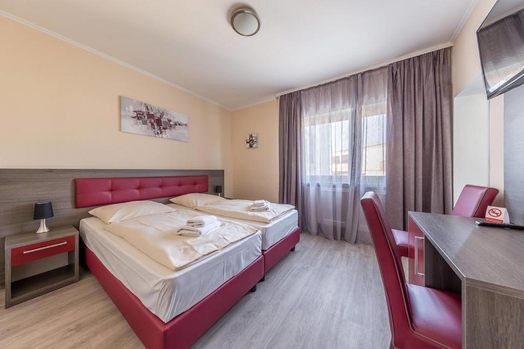 Twin Room,775253878:JPEG