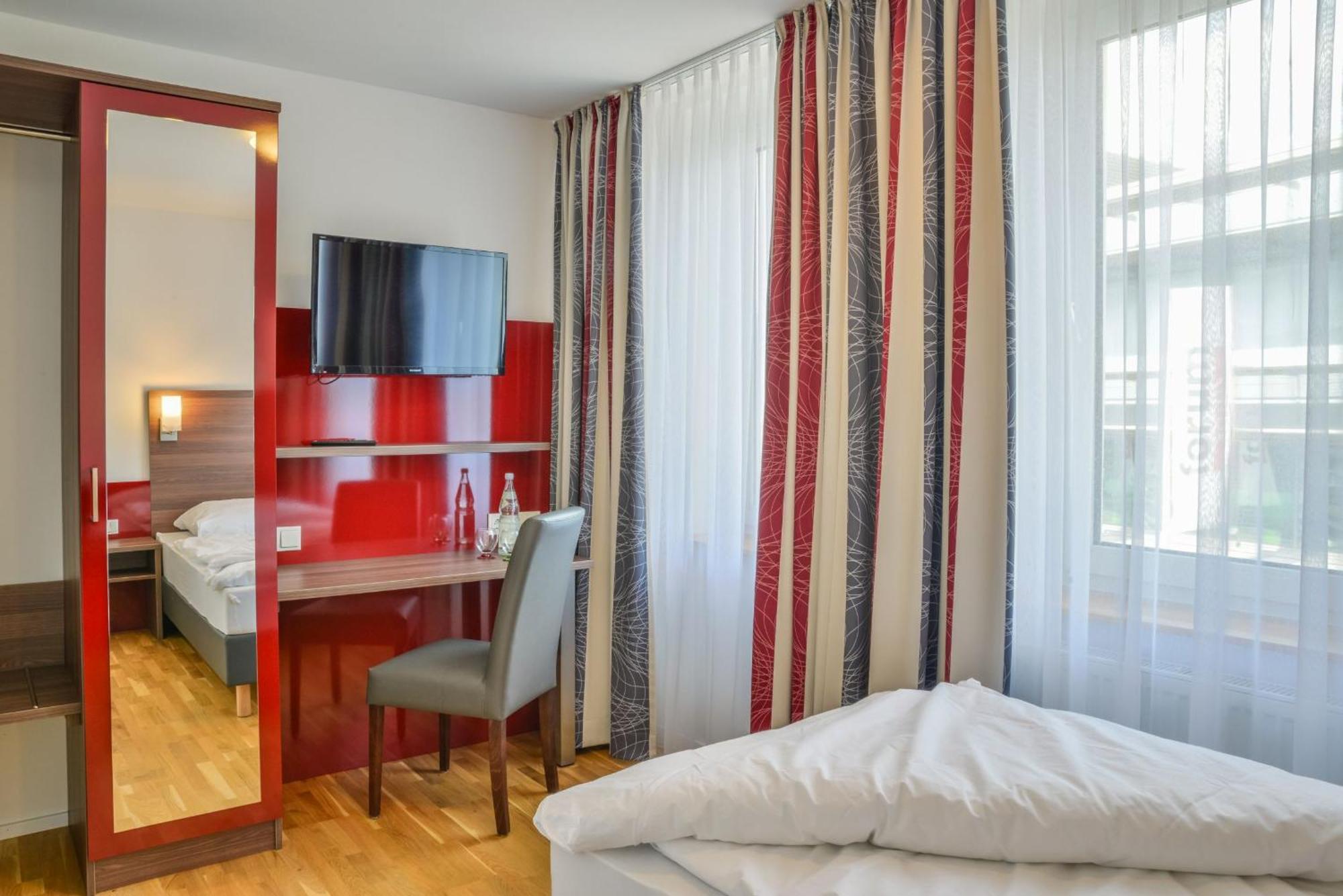 Single Room,709918855:JPEG