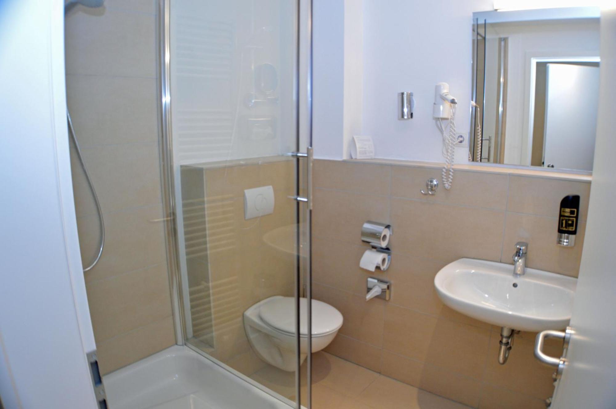 Double Room,434338860:JPEG