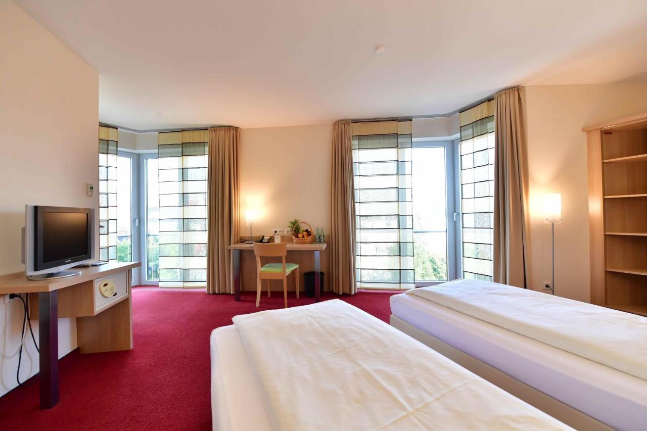 Triple Room,715981807:JPEG