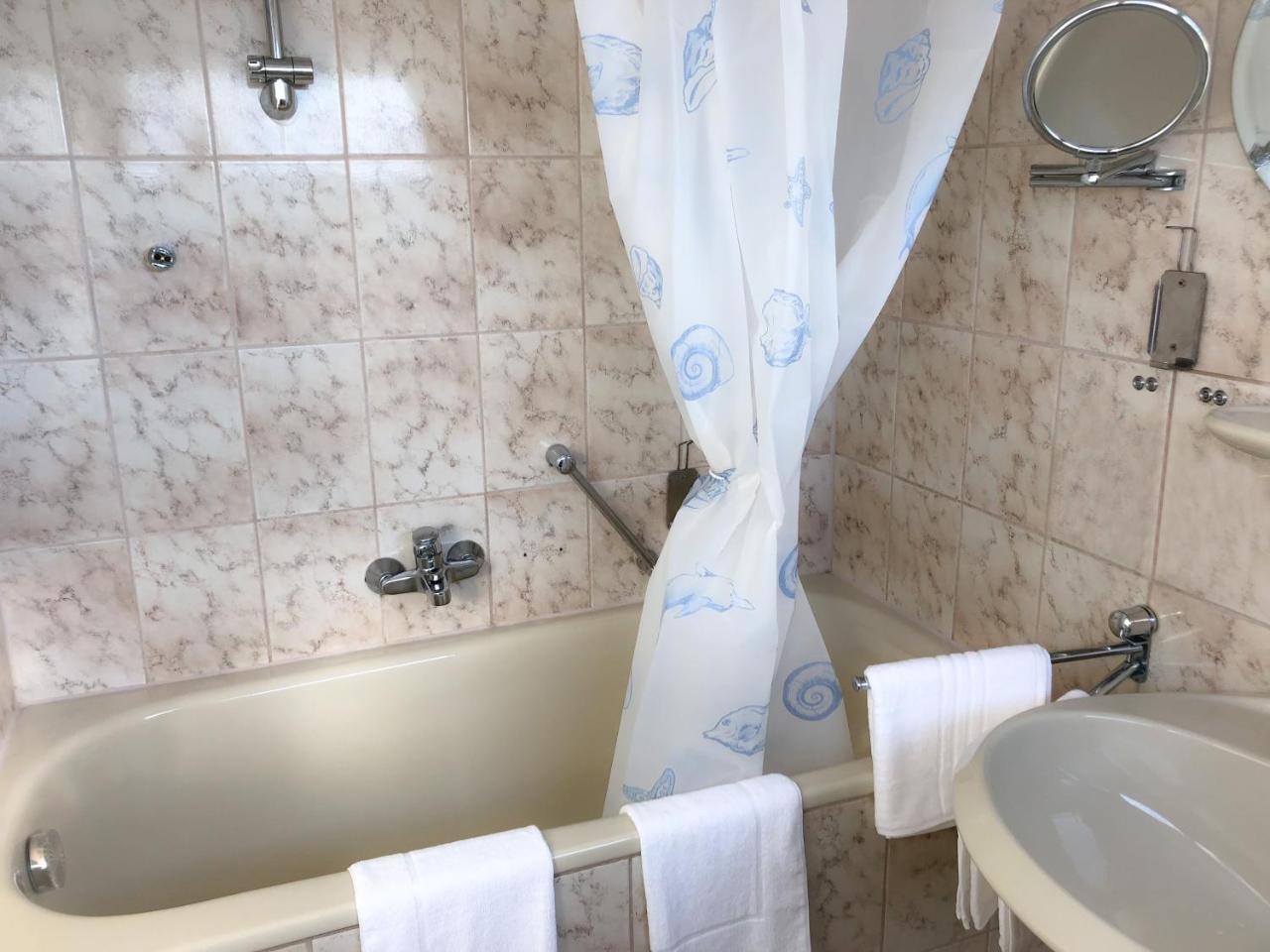 Dreibettzimmer mit Balkon