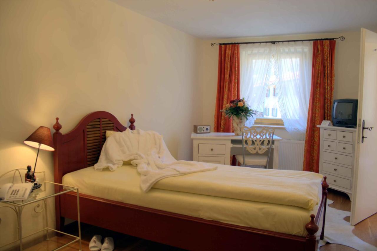 Single Room,758552530:JPEG