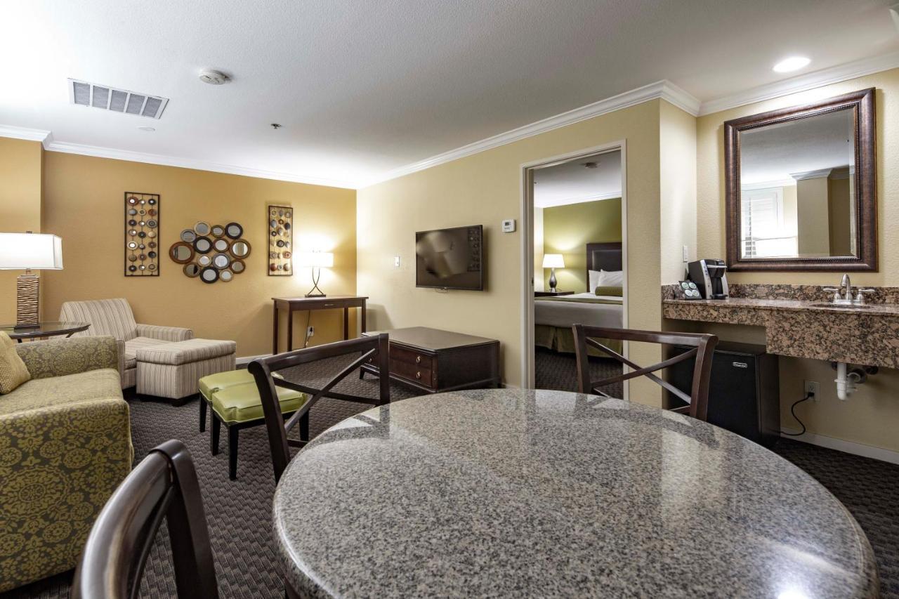 Junior Suite (No Resort Fees + Free Parking),1275342844:JPEG