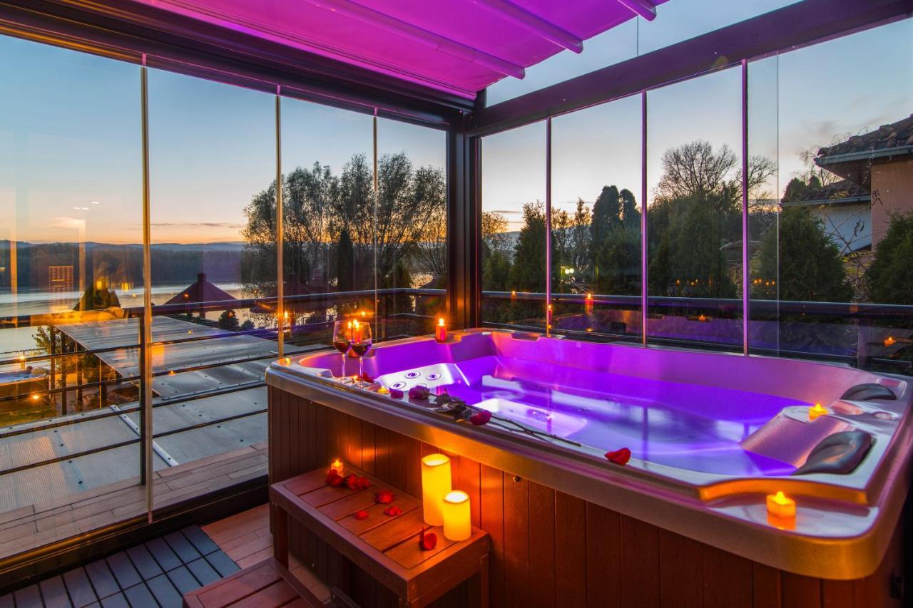 Superior Doppelzimmer mit Whirlpool und Flussblick