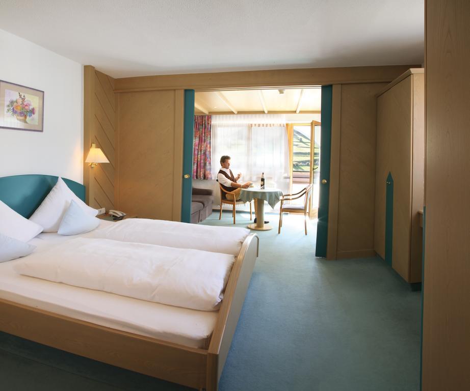Doppelzimmer mit Balkon